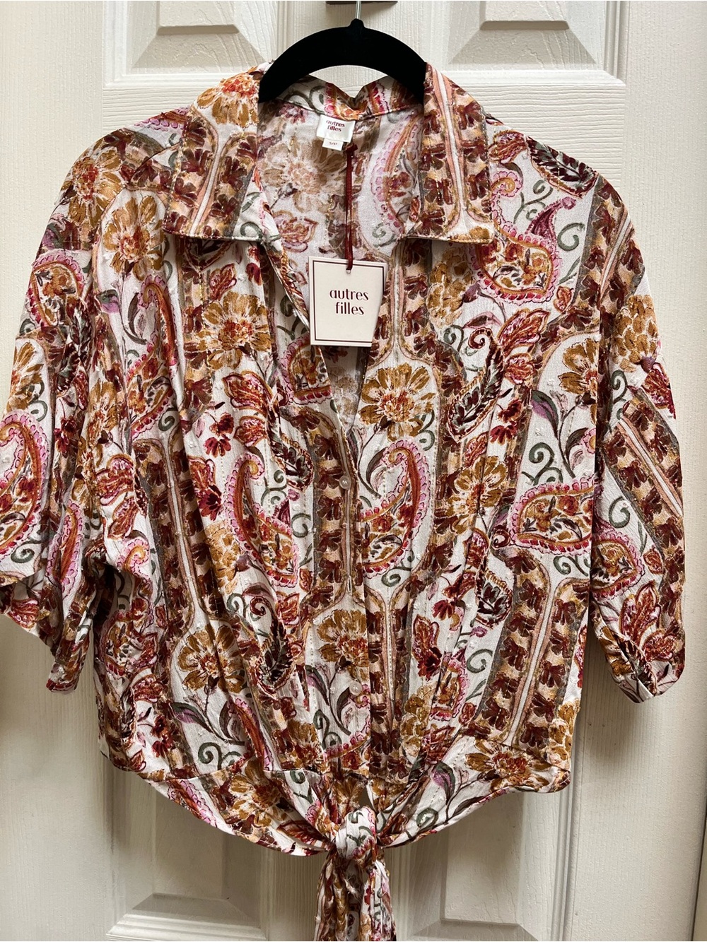 NWT Women's Paisley Floral Tie-Front Blouse With Gold Metallic Piping